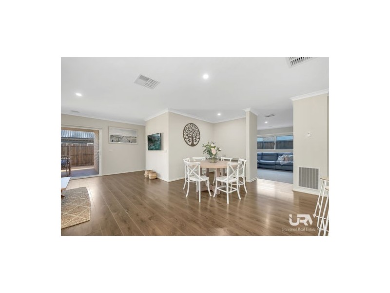 35 Moonlight Way, Mickleham VIC 3064