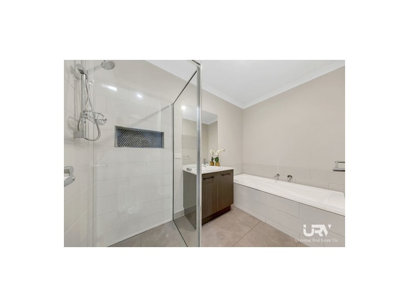 35 Moonlight Way, Mickleham VIC 3064