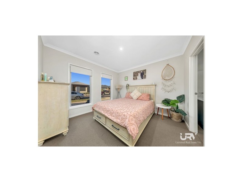 35 Moonlight Way, Mickleham VIC 3064
