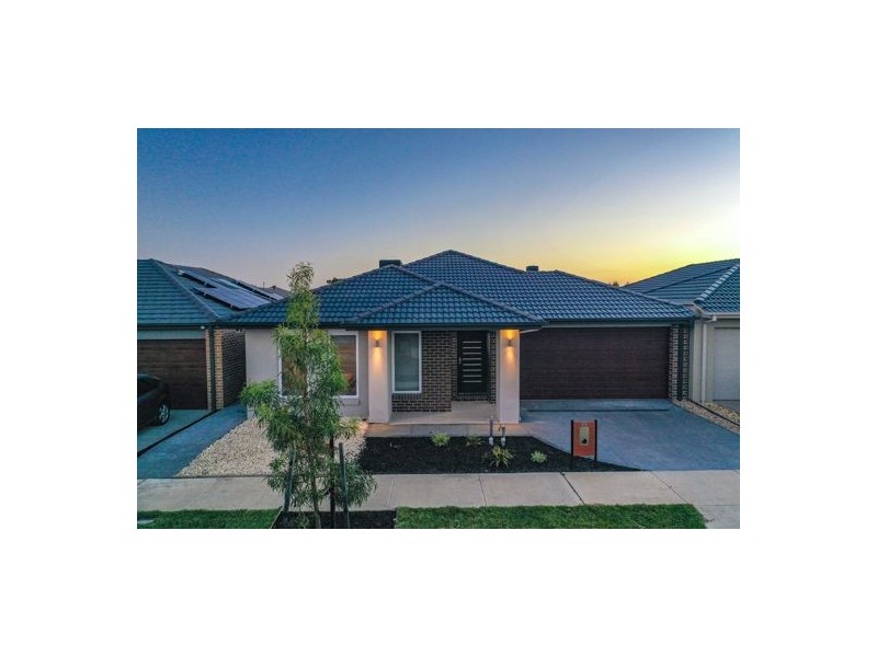 35 Moonlight Way, Mickleham VIC 3064