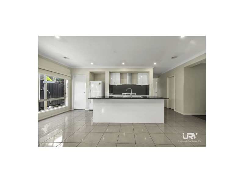 16 Bottlebrush Road, Craigieburn VIC 3064