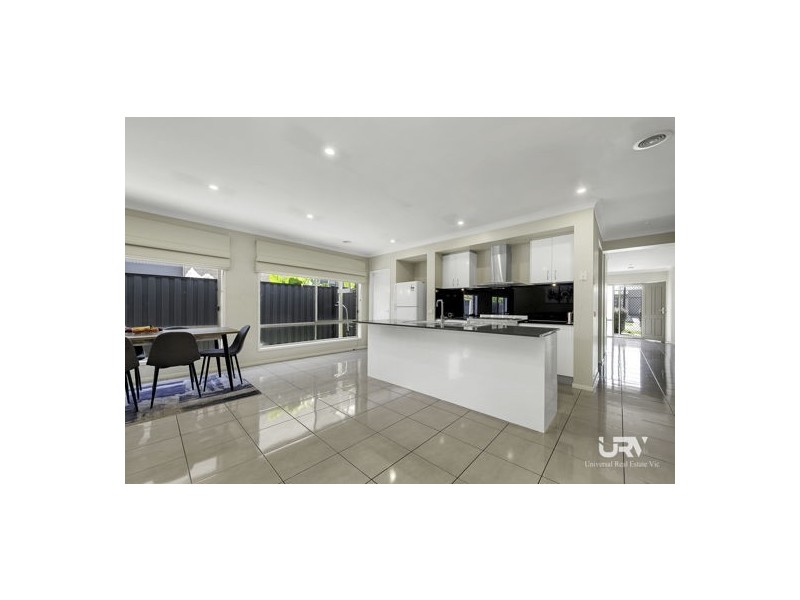 16 Bottlebrush Road, Craigieburn VIC 3064