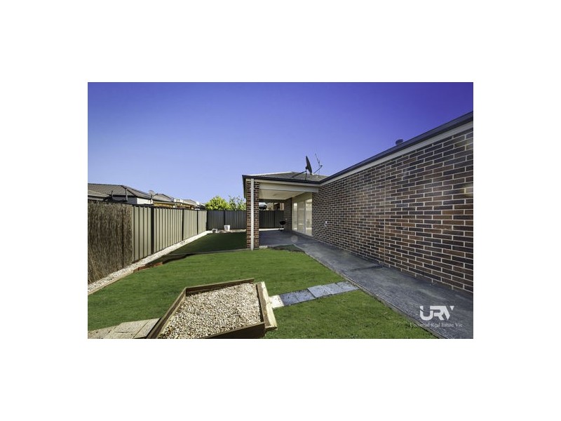 16 Bottlebrush Road, Craigieburn VIC 3064