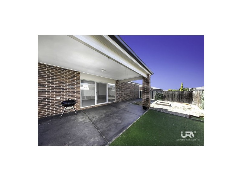 16 Bottlebrush Road, Craigieburn VIC 3064