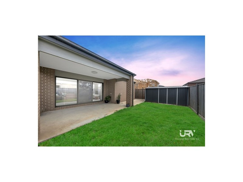 470 Brookfield Boulevard, Mickleham VIC 3064