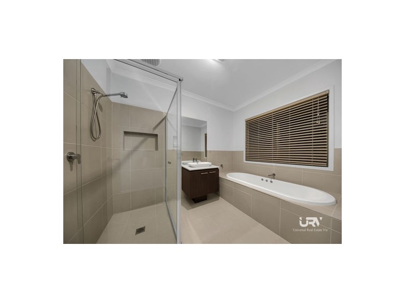 30 Revelstoke Street, Mickleham VIC 3064