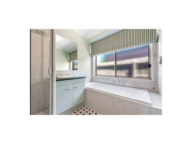 5 Taunton Place, Craigieburn VIC 3064