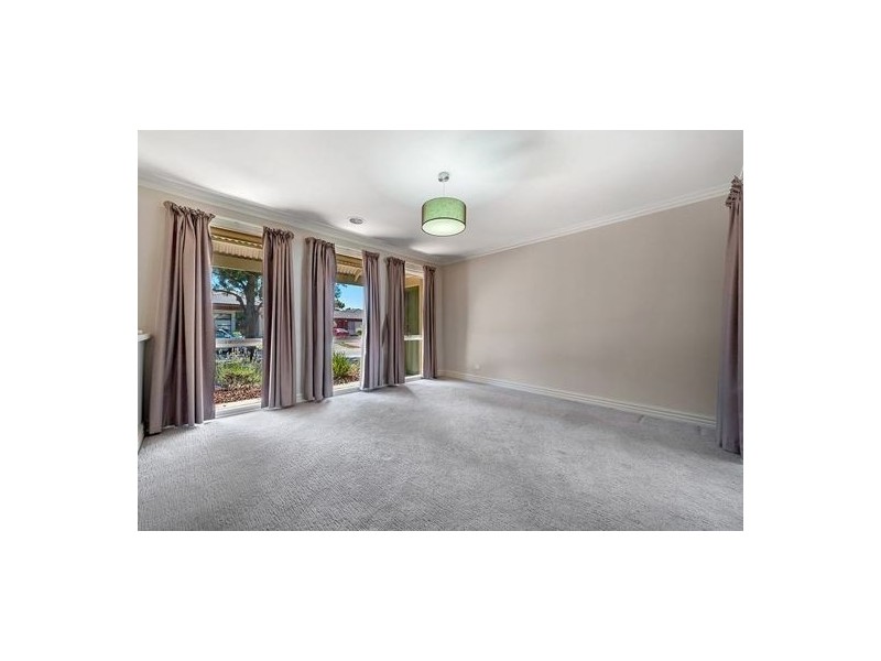 5 Taunton Place, Craigieburn VIC 3064