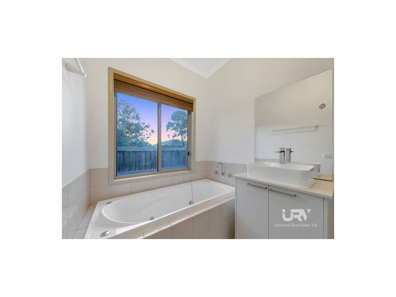 14 Claremont  Street, Craigieburn VIC 3064