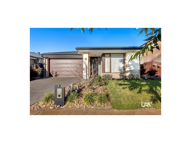 18 Selkirk Way, Mickleham VIC 3064