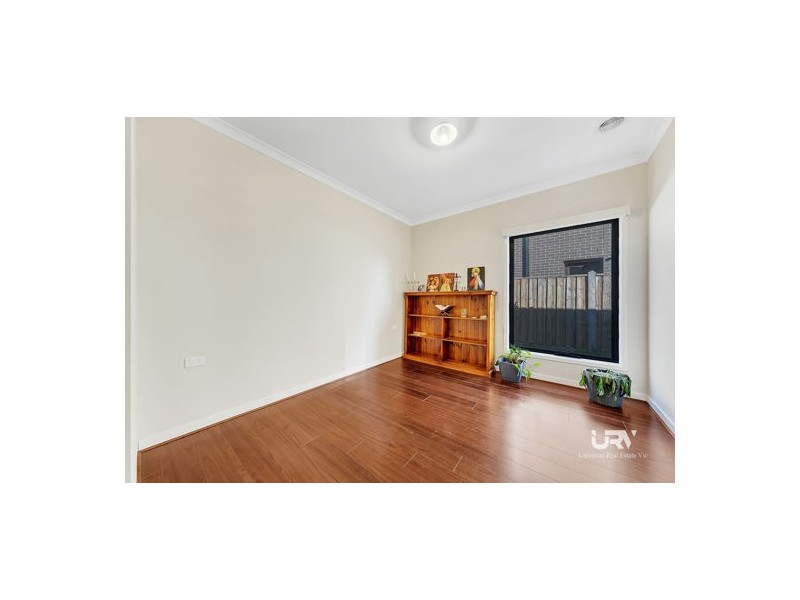 18 Selkirk Way, Mickleham VIC 3064