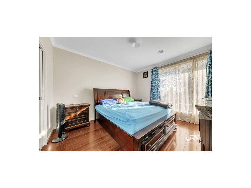 18 Selkirk Way, Mickleham VIC 3064