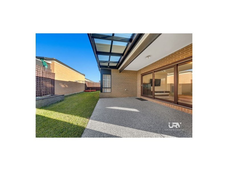 18 Selkirk Way, Mickleham VIC 3064