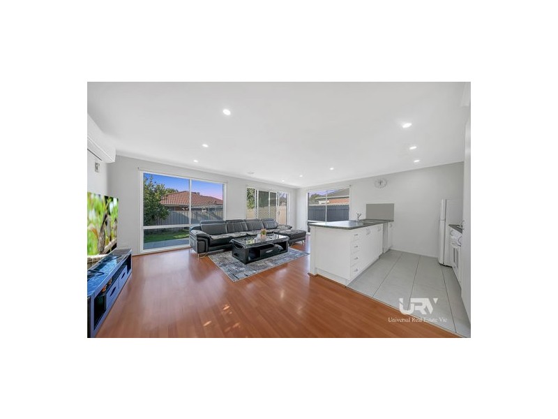 11 Bathurst Close, Craigieburn VIC 3064