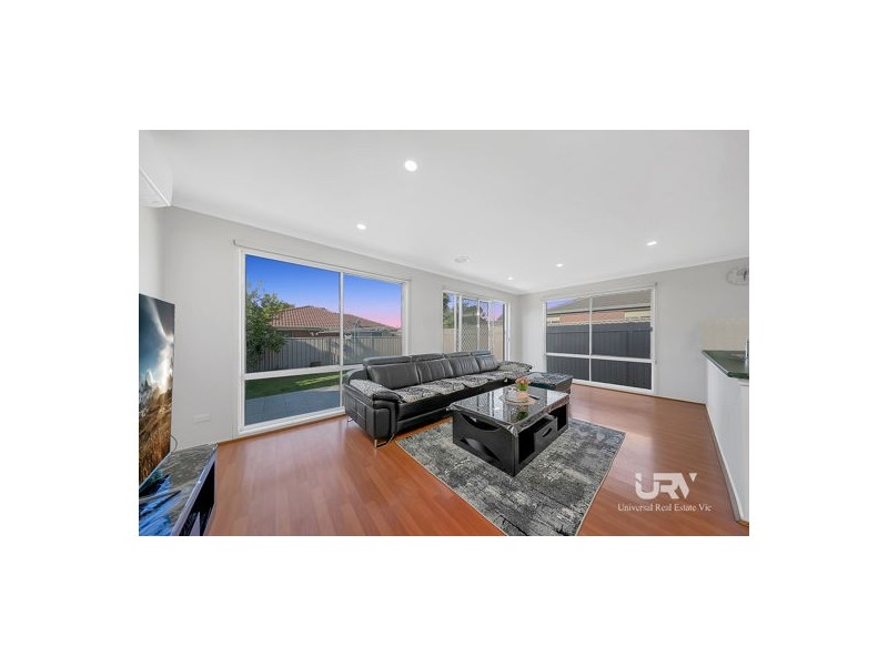 11 Bathurst Close, Craigieburn VIC 3064