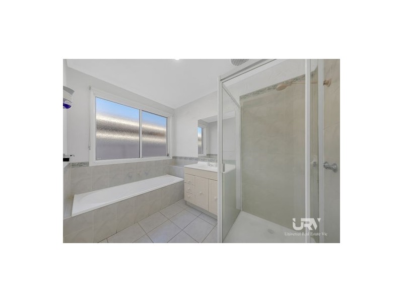11 Bathurst Close, Craigieburn VIC 3064