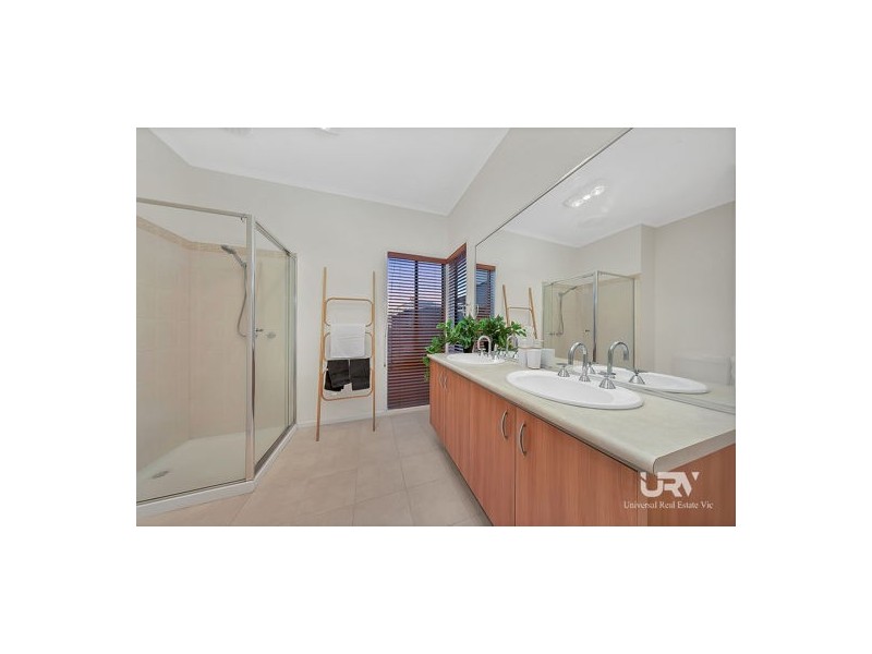 4 Kingdom Court, Roxburgh Park VIC 3064