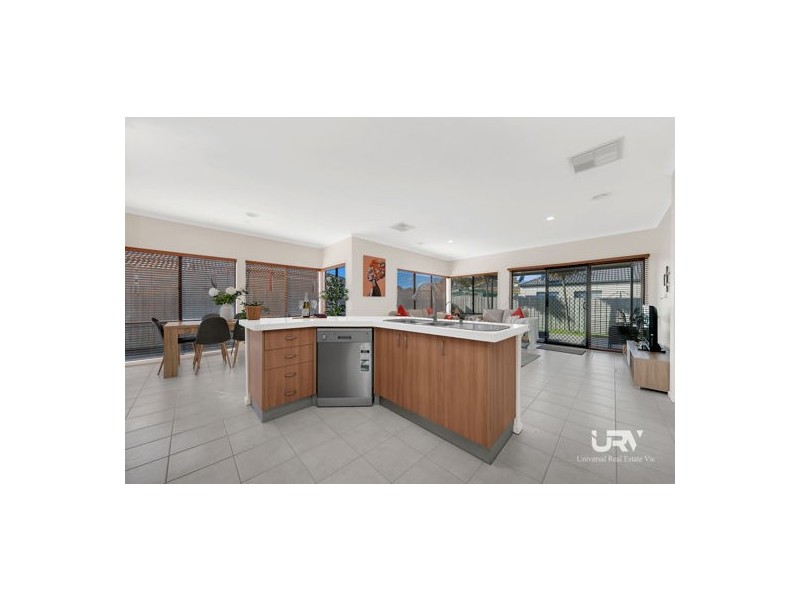 4 Kingdom Court, Roxburgh Park VIC 3064