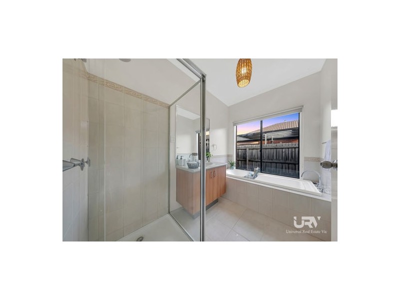 4 Kingdom Court, Roxburgh Park VIC 3064