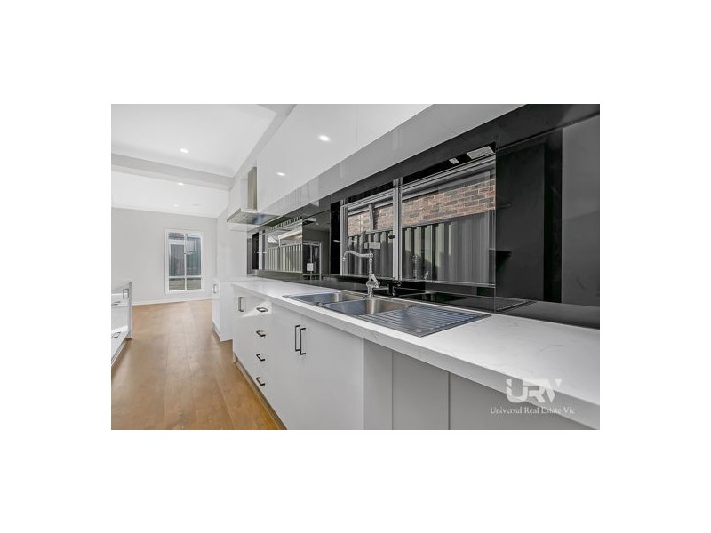 61 Gossia Avenue, Craigieburn VIC 3064