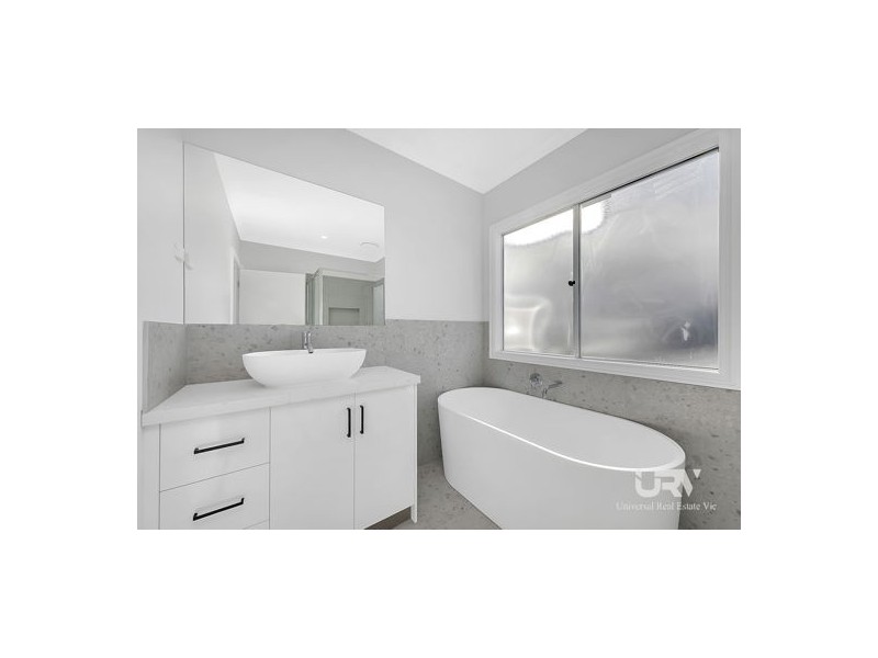 61 Gossia Avenue, Craigieburn VIC 3064