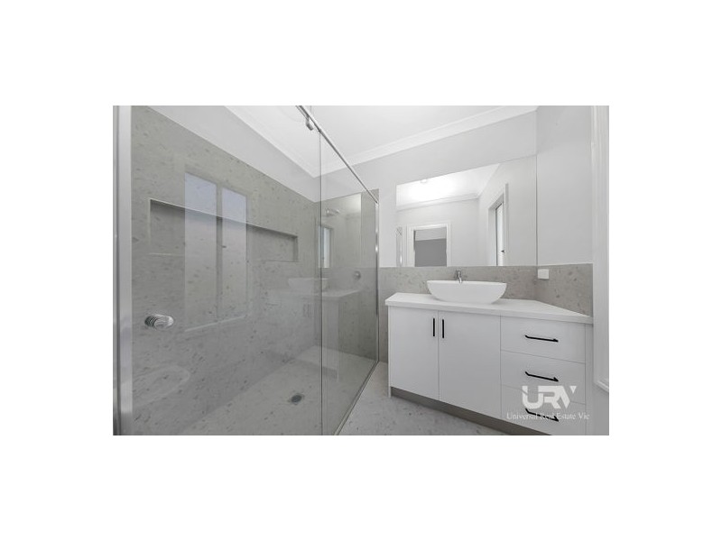 61 Gossia Avenue, Craigieburn VIC 3064