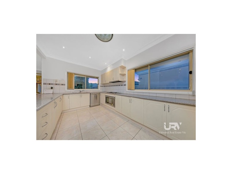 4 Golfview Drive, Craigieburn VIC 3064