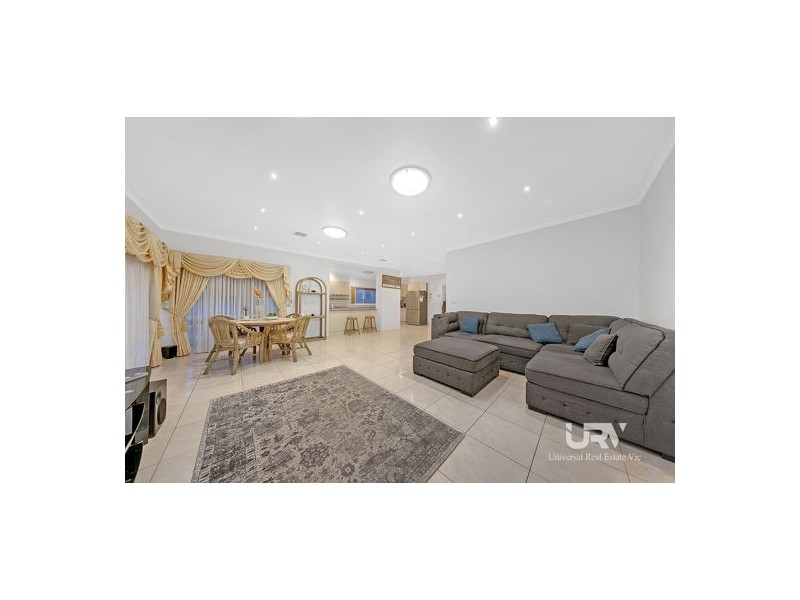 4 Golfview Drive, Craigieburn VIC 3064