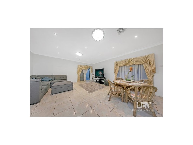 4 Golfview Drive, Craigieburn VIC 3064