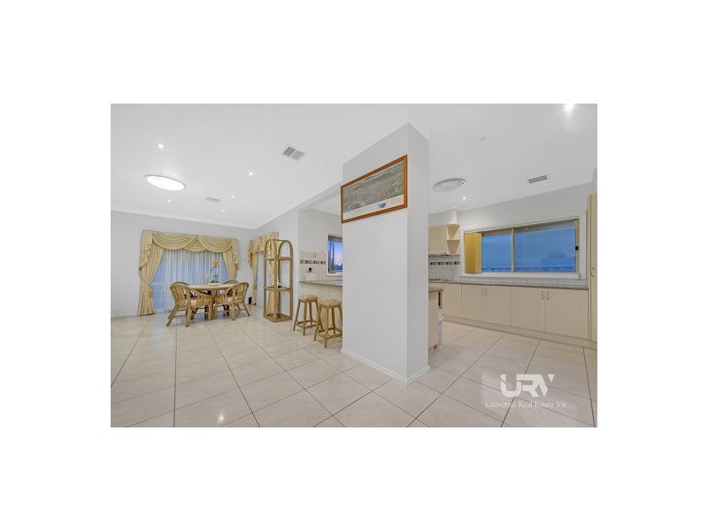 4 Golfview Drive, Craigieburn VIC 3064