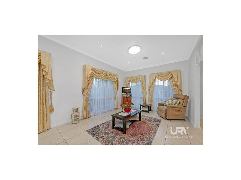 4 Golfview Drive, Craigieburn VIC 3064