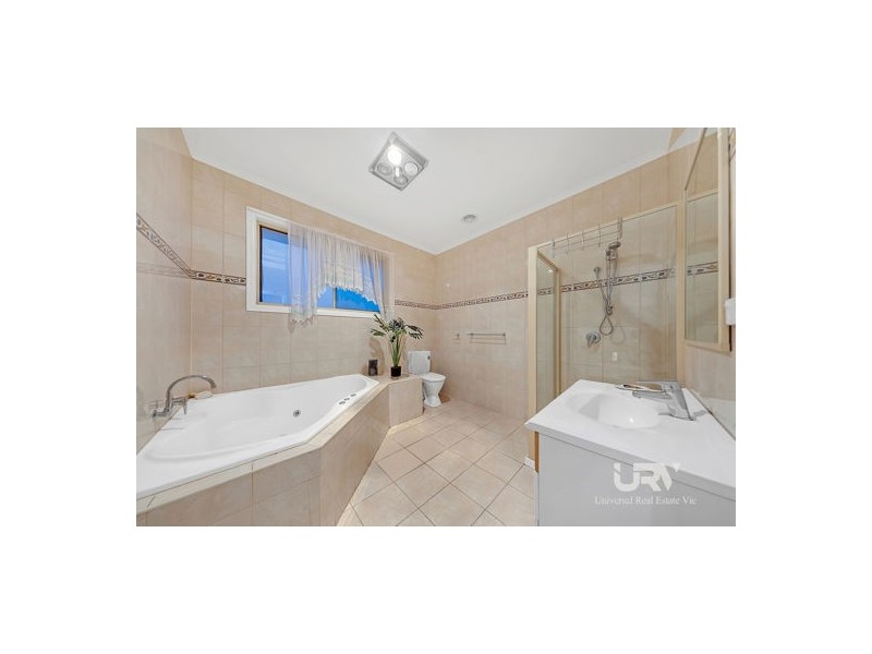 4 Golfview Drive, Craigieburn VIC 3064