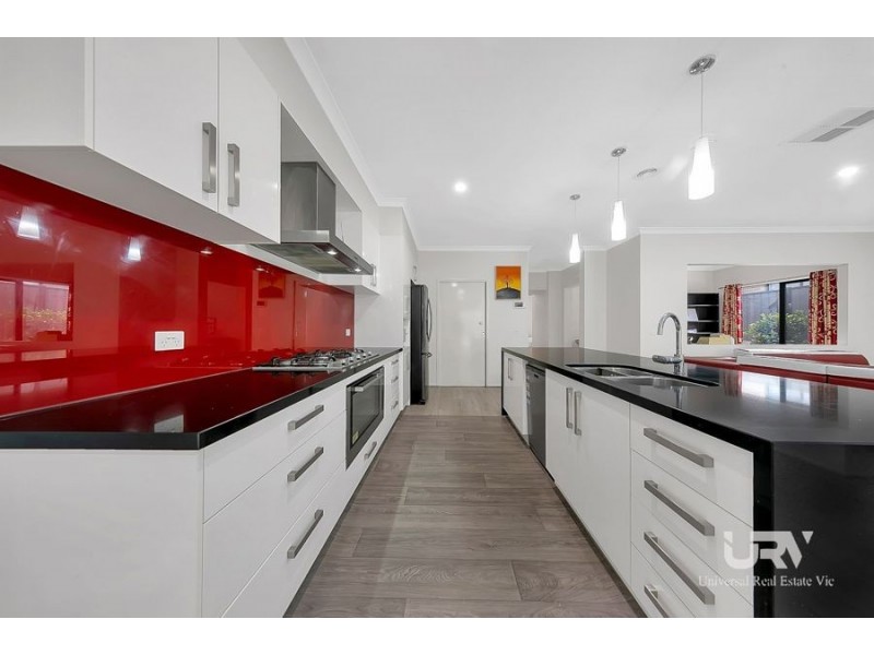 76 Wisteria Ave, Craigieburn VIC 3064