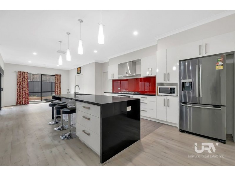 76 Wisteria Ave, Craigieburn VIC 3064