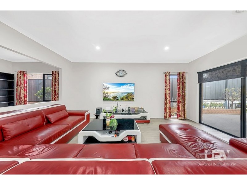 76 Wisteria Ave, Craigieburn VIC 3064