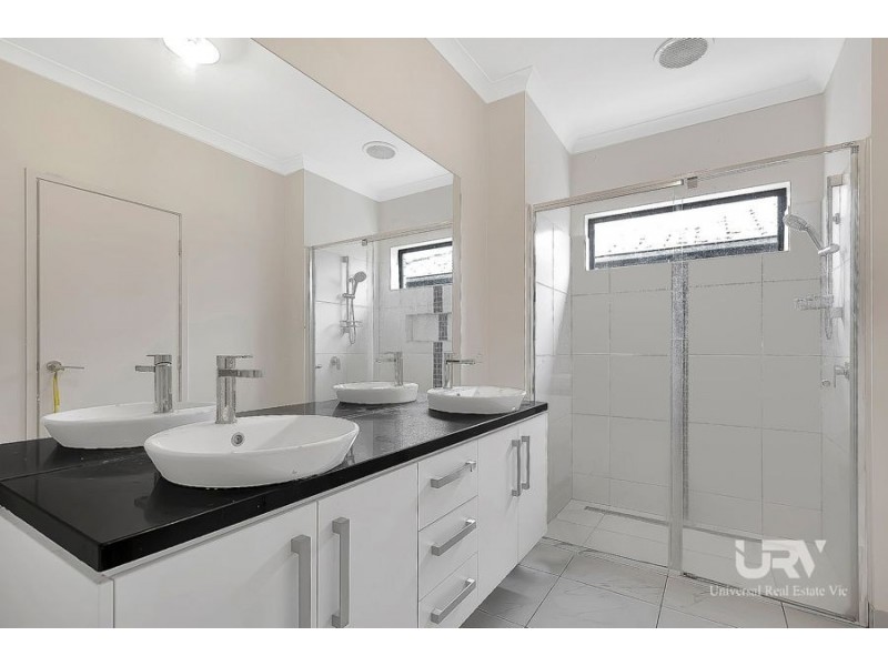 76 Wisteria Ave, Craigieburn VIC 3064