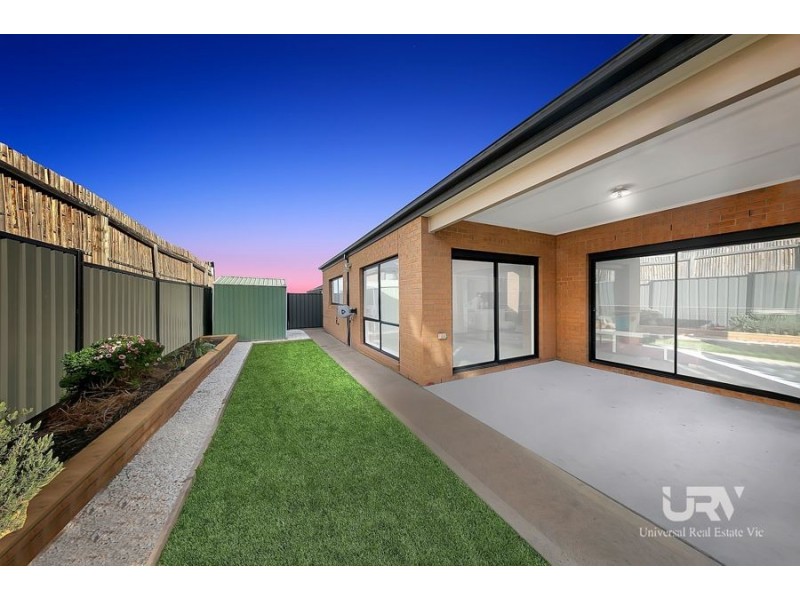 76 Wisteria Ave, Craigieburn VIC 3064