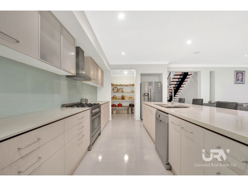 18 Pine Park Drive, Wollert VIC 3750