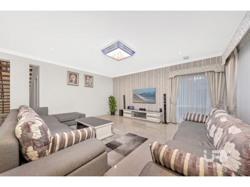 18 Pine Park Drive, Wollert VIC 3750