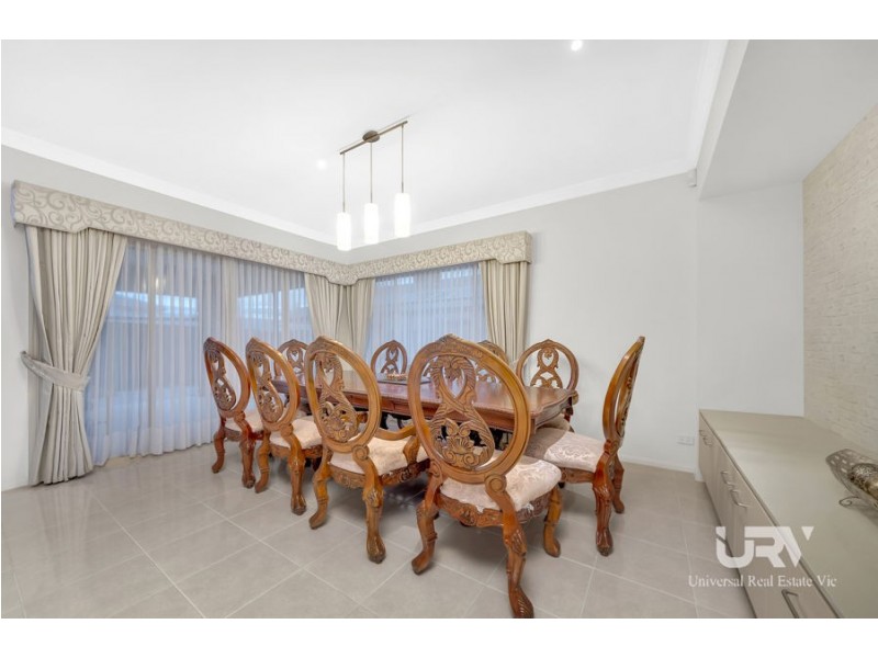 18 Pine Park Drive, Wollert VIC 3750