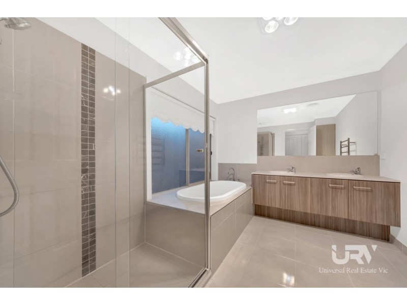 18 Pine Park Drive, Wollert VIC 3750