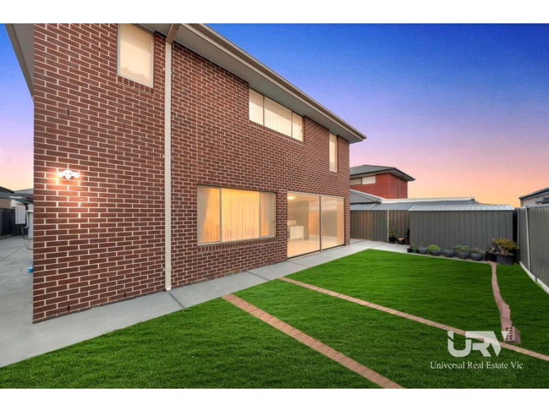 18 Pine Park Drive, Wollert VIC 3750