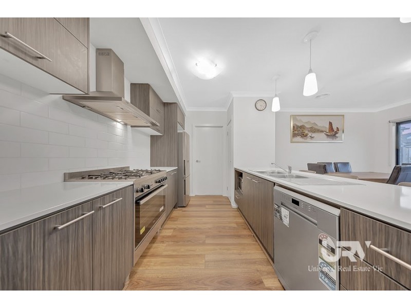 19 Chevery Street, Mickleham VIC 3064