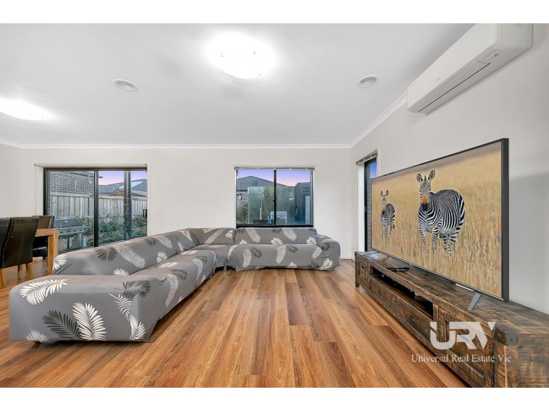 19 Chevery Street, Mickleham VIC 3064