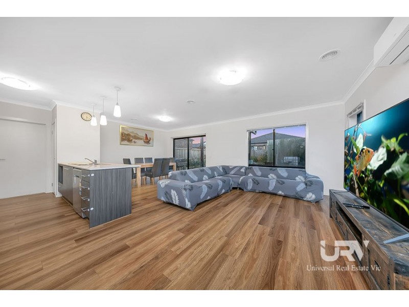 19 Chevery Street, Mickleham VIC 3064