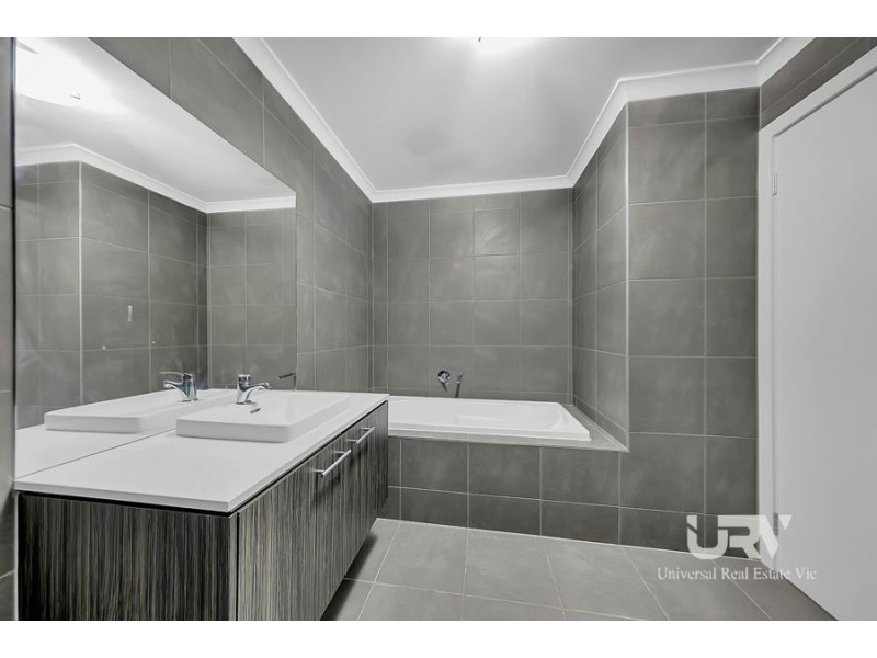 19 Chevery Street, Mickleham VIC 3064