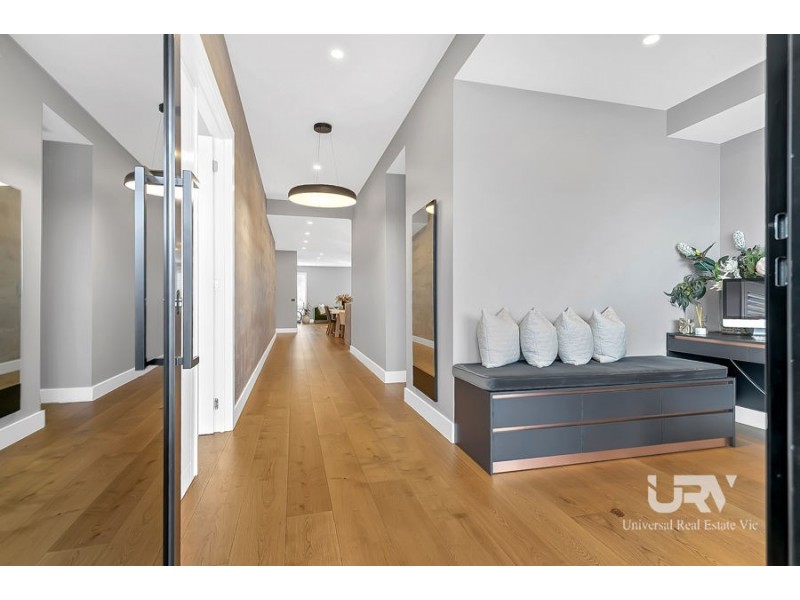 13 Camberwell Parade, Mickleham VIC 3064