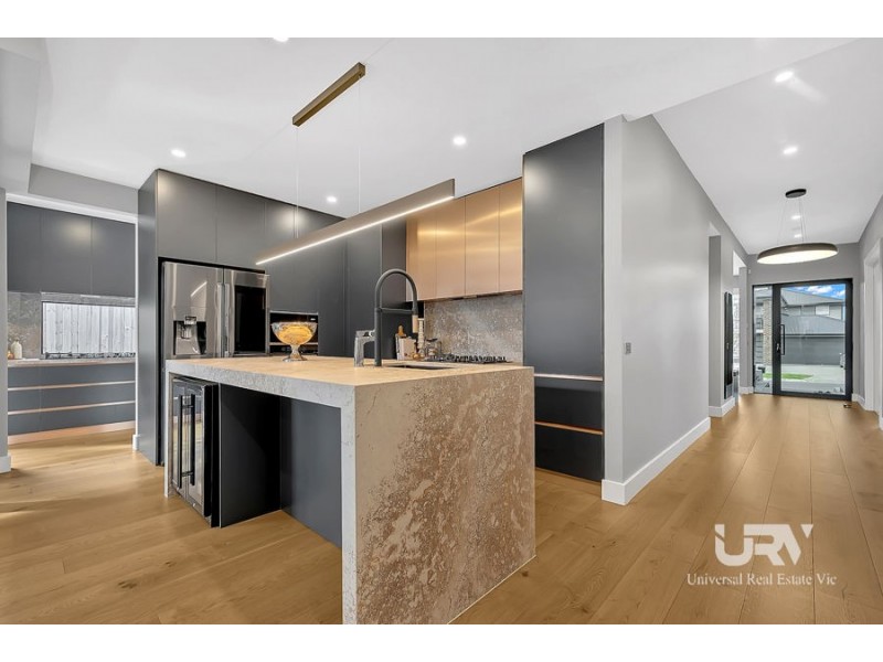 13 Camberwell Parade, Mickleham VIC 3064