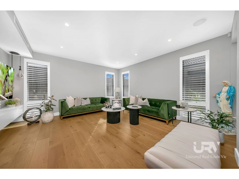 13 Camberwell Parade, Mickleham VIC 3064