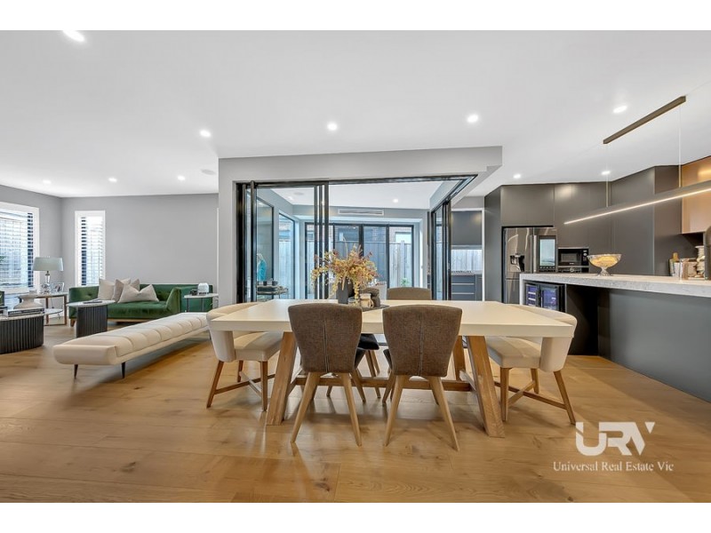 13 Camberwell Parade, Mickleham VIC 3064